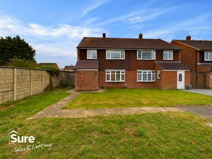 3 Bedroom Semi-Detached House To Rent In Malus Close, Hemel Hempstead, Hertfordshire, HP2