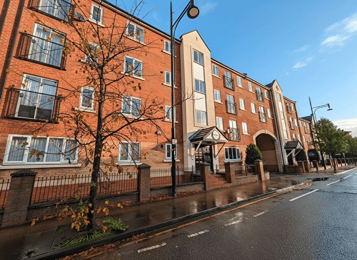 3 Bedroom Flat For Sale In Stretford Road, Hulme, Manchester., M15