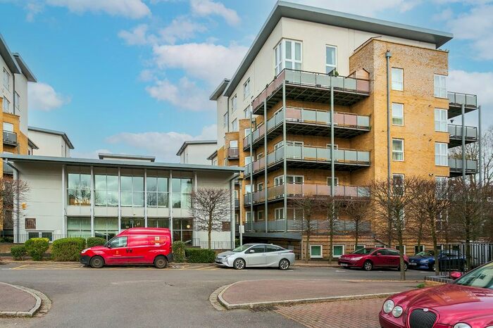 3 Bedroom Flat To Rent In Metropolitan Station Approach, Watford, Hertfordshire, WD18