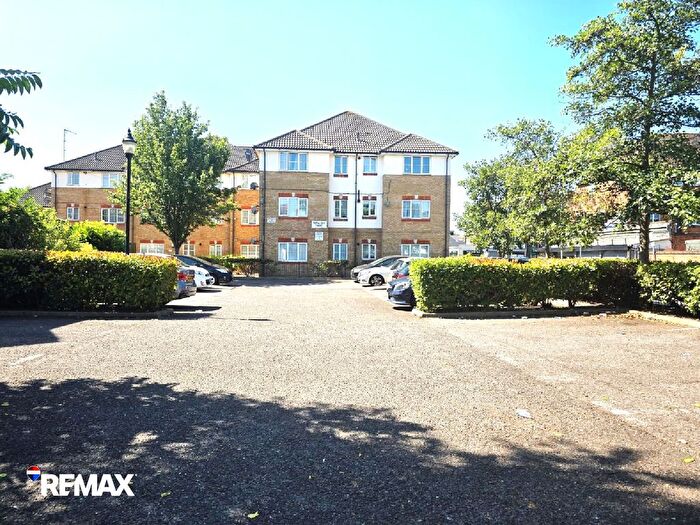 2 Bedroom Flat To Rent In Royal Oak Court, Dagenham, RM8