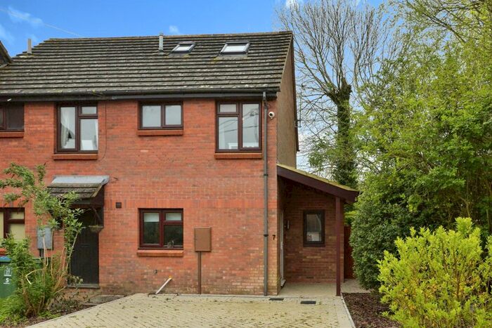 3 Bedroom Semi-Detached House For Sale In Vicarage Road, Whaddon, Milton Keynes, MK17