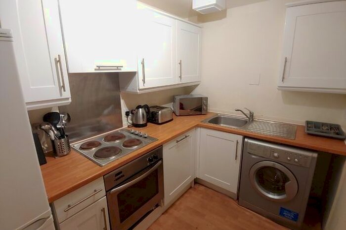 3 Bedroom Flat To Rent In Wallace Street, Stirling Town, Stirling, FK8
