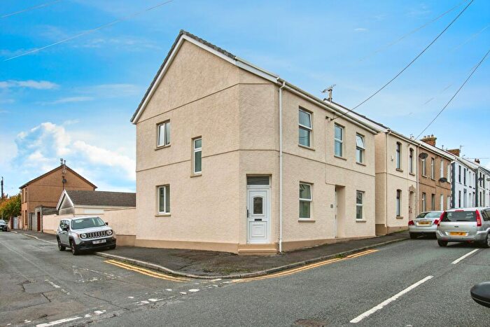 4 Bedroom Detached House For Sale In Stepney Road, Burry Port, Carmarthenshire, SA16