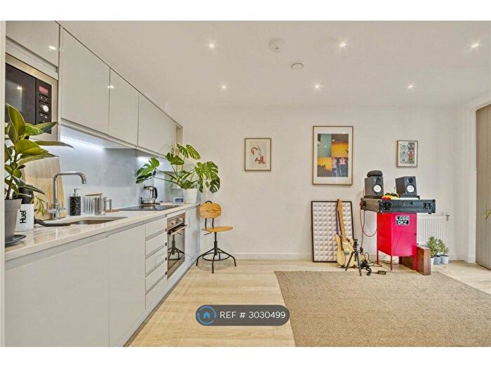 1 Bedroom Flat To Rent In Waterside Way, London, N17