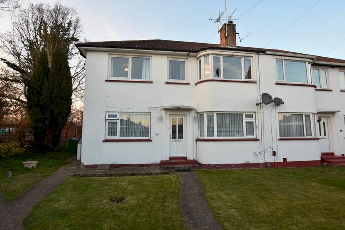 2 Bedroom Maisonette To Rent In Trevellance Way, Watford, WD25