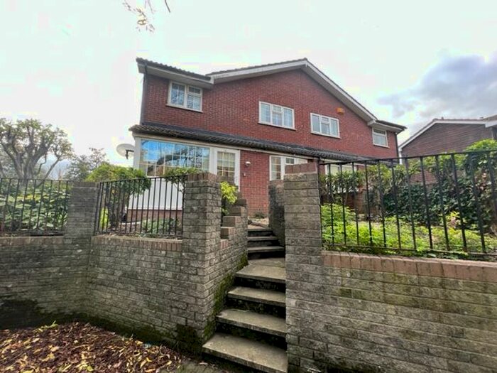 2 Bedroom Property To Rent In Craiglee Drive, Cardiff, CF10