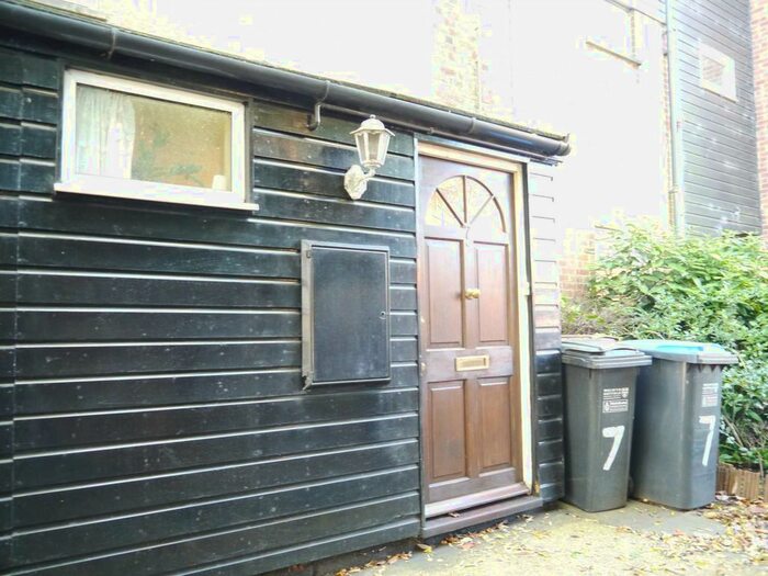 3 Bedroom Semi-Detached House To Rent In Howe Dell, Hatfield, AL10