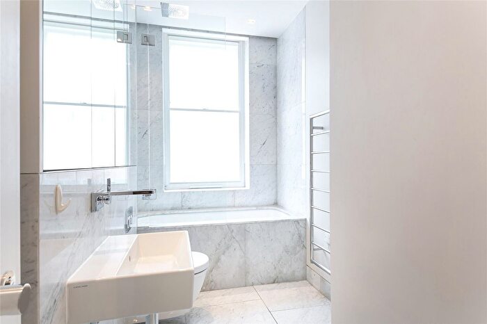 3 Bedroom Flat For Sale In Warwick Court, High Holborn, WC1R