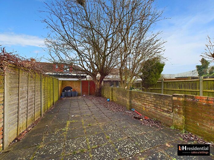 3 Bedroom Terraced House For Sale In Malden Road, Borehamwood, WD6