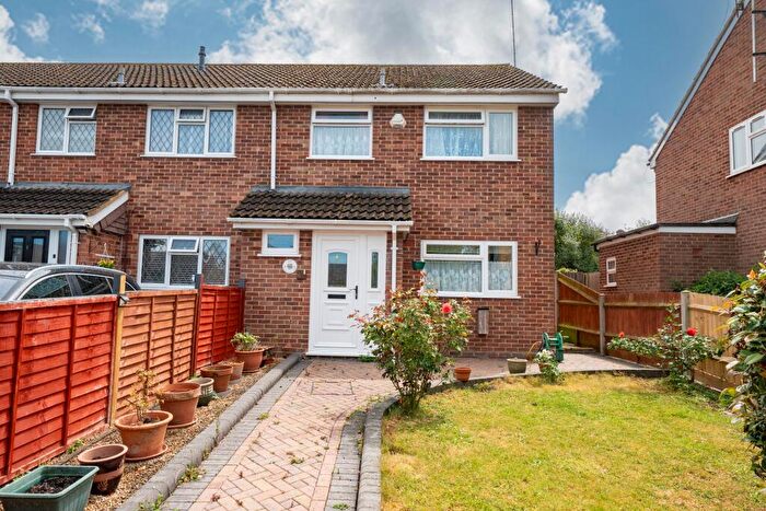 3 Bedroom End Of Terrace House For Sale In Bulls Down Close, Sherfield On Loddon, RG27