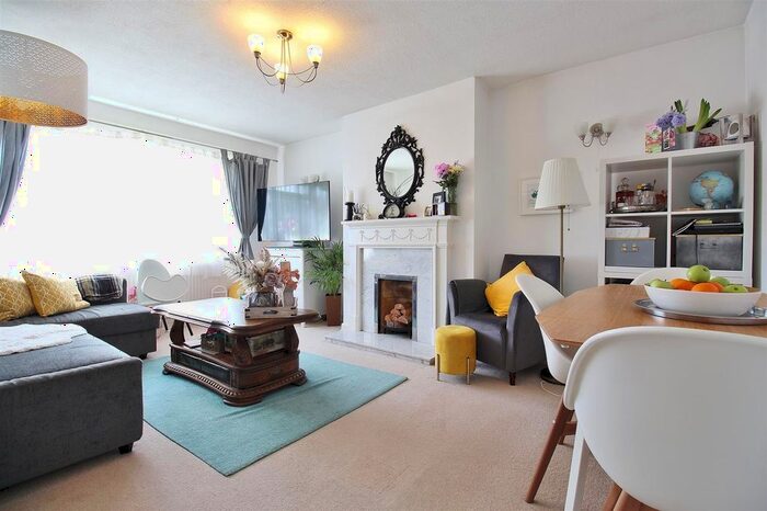 2 Bedroom Maisonette To Rent In Twickenham Road, Isleworth, TW7