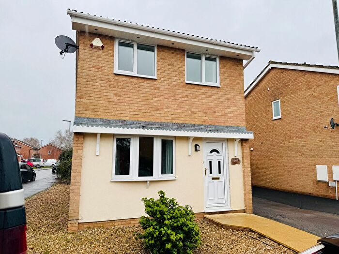 3 Bedroom Detached House To Rent In Bowmont Grove, Taunton, TA1