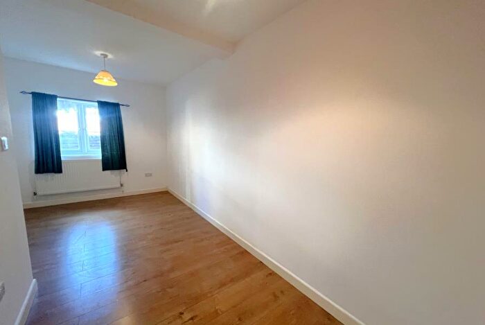 2 Bedroom Flat To Rent In Woking, Surrey, GU21