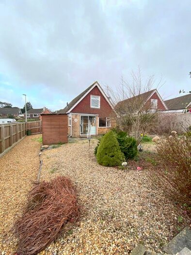 4 Bedroom Detached Bungalow To Rent In Cleeve Drive, Ivybridge, PL21