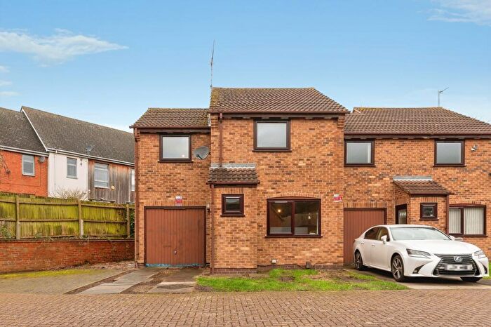 3 Bedroom Semi Detached House For Sale In The Friary, Nottingham, Nottinghamshire, NG7