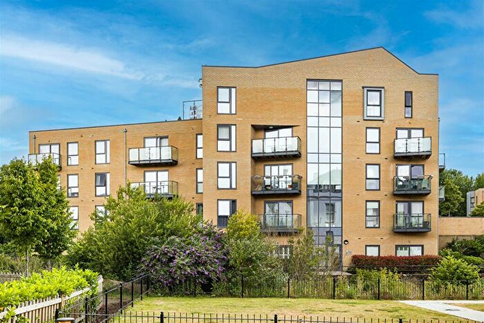 2 Bedroom Apartment For Sale In The Embankment, Nash Mills Wharf, HP3