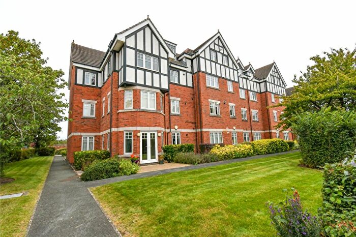 2 Bedroom Flat To Rent In Market Street, Hoylake, Wirral, CH47