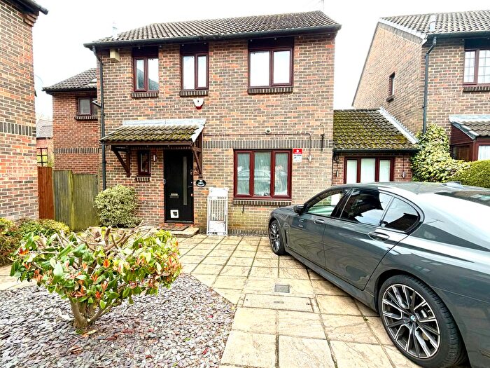 3 Bedroom Detached House For Sale In Caddis Close, Stanmore, HA7