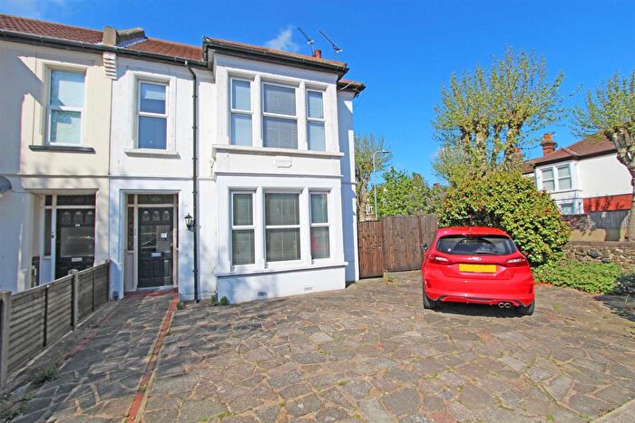 2 Bedroom Flat To Rent In Anerley Road, Westcliff On Sea, SS0