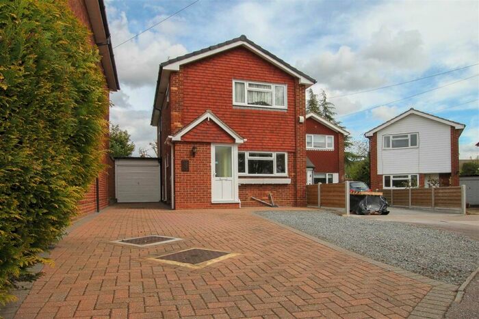 3 Bedroom Detached House For Sale In Kiln Field, Hook End, Brentwood, CM15