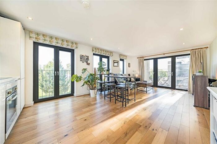 2 Bedroom Flat For Sale In Eythorne Road, Oval, SW9
