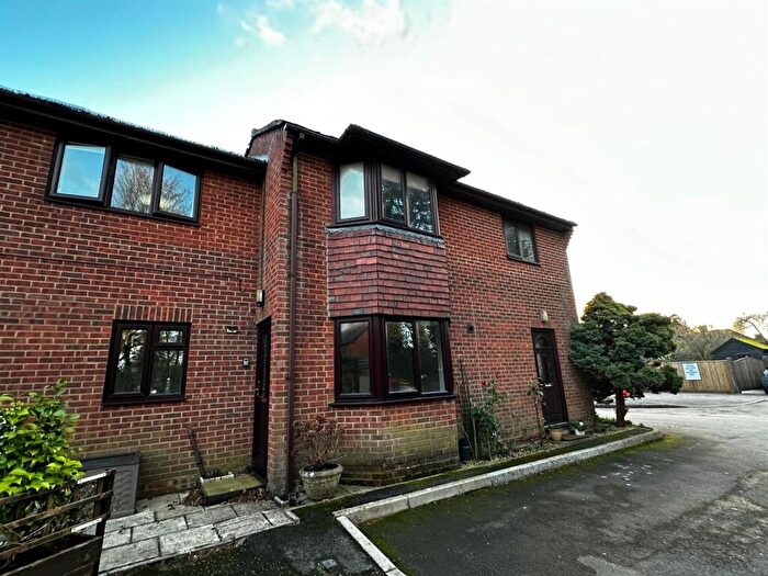 1 Bedroom Flat To Rent In Phoenix Court, Kingsclere, Newbury, RG20
