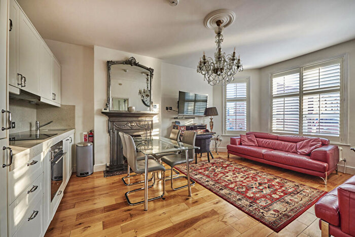 2 Bedroom Apartment To Rent In Beaconsfield Road, St Albans, Hertfordshire, AL1