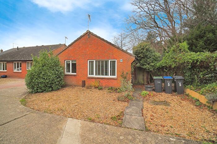 2 Bedroom Detached Bungalow For Sale In Canalside, Alderbury, Salisbury, SP5