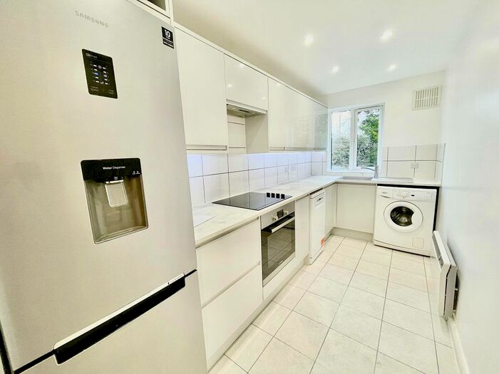 1 Bedroom Flat To Rent In Lymington Court, Leveret Close, Watford WD25