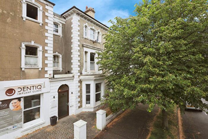 2 Bedroom Flat For Sale In Lushington Road, Eastbourne, BN21