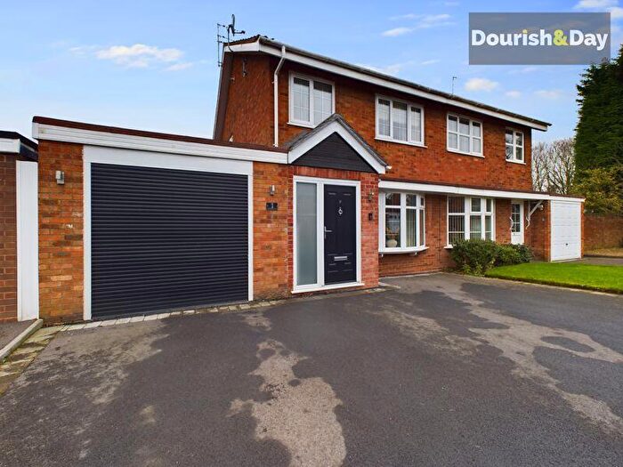 3 Bedroom Semi-Detached House For Sale In Kenilworth Drive, Penkridge, Staffordshire, ST19