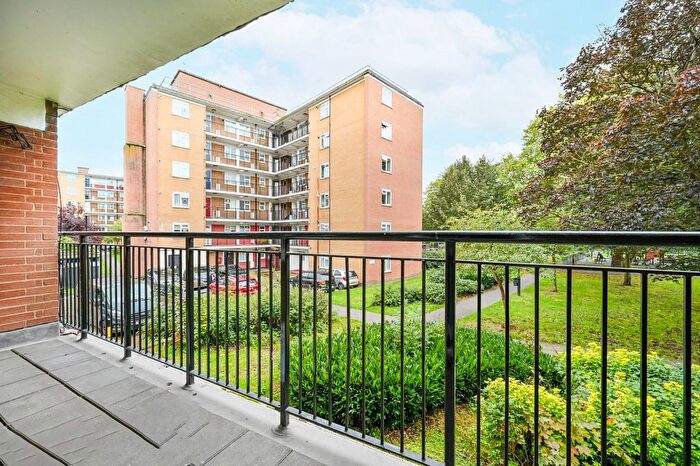2 Bedroom Flat For Sale In Clayponds Gardens, Ealing, London, W5