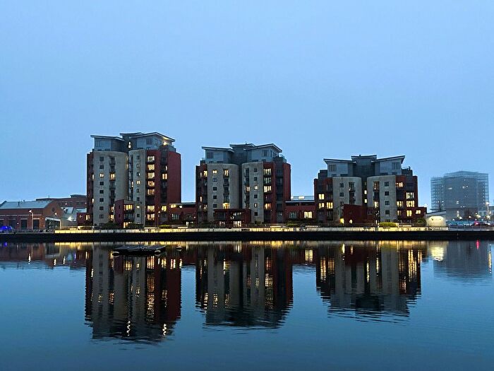 2 Bedroom Flat For Sale In South Quay, Swansea, Swansea, West Glamorgan, SA1