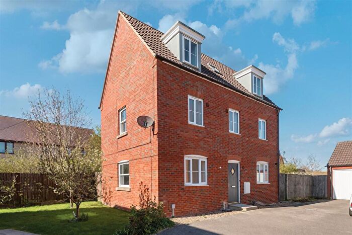 5 Bedroom Detached House For Sale In Russet Close, Bedford, MK41