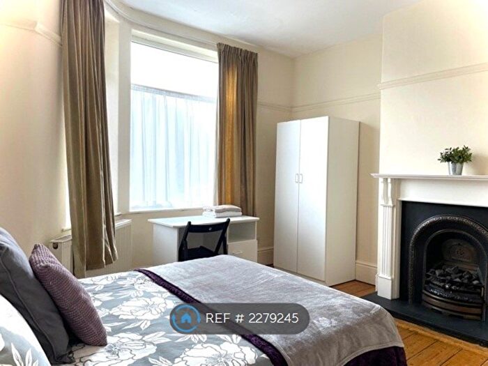 4 Bedroom Semi-Detached House To Rent In Finchley Road, Manchester, M14