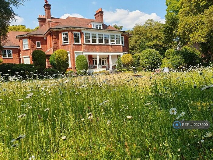 2 Bedroom Flat To Rent In Azalea Court, Bournemouth, BH4