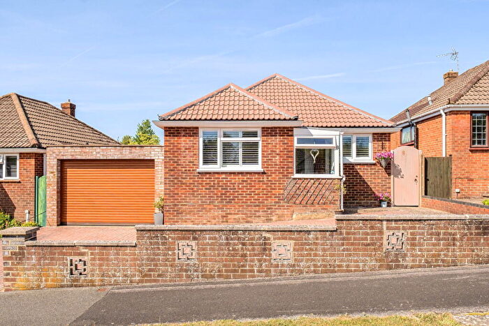3 Bedroom Detached Bungalow For Sale In Pitman Close, Basingstoke, RG22
