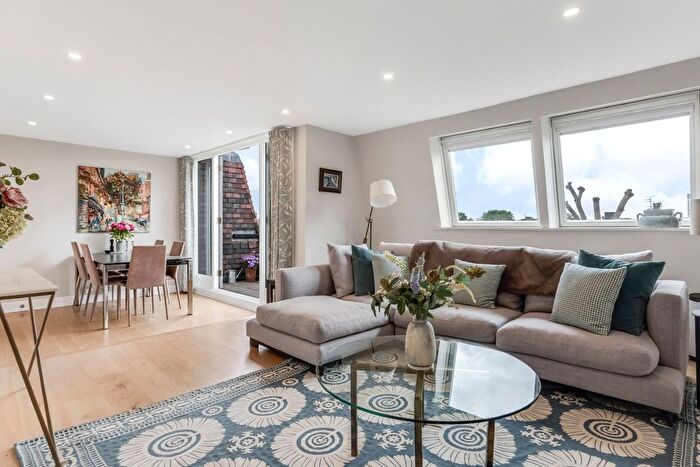3 Bedroom Flat For Sale In Canfield Gardens, South Hampstead, London, NW6