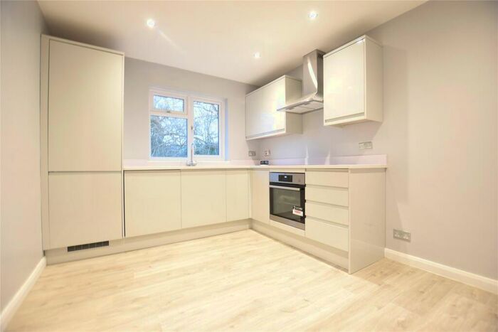 Studio To Rent In Kenton Close, Bracknell, Berkshire, RG12