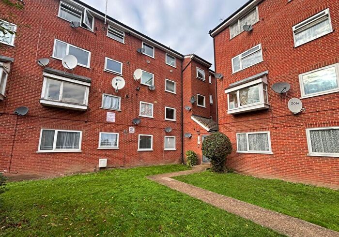2 Bedroom Flat For Sale In Gurney Close, Barking, Essex, IG11