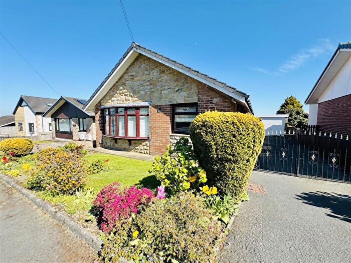 2 Bedroom Detached Bungalow For Sale In Viking Avenue, Huddersfield, HD8