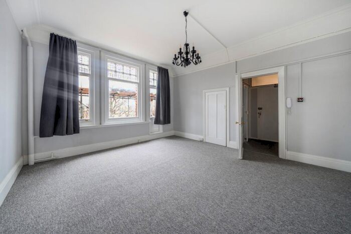 Flat To Rent In The Drive Hove, BN3