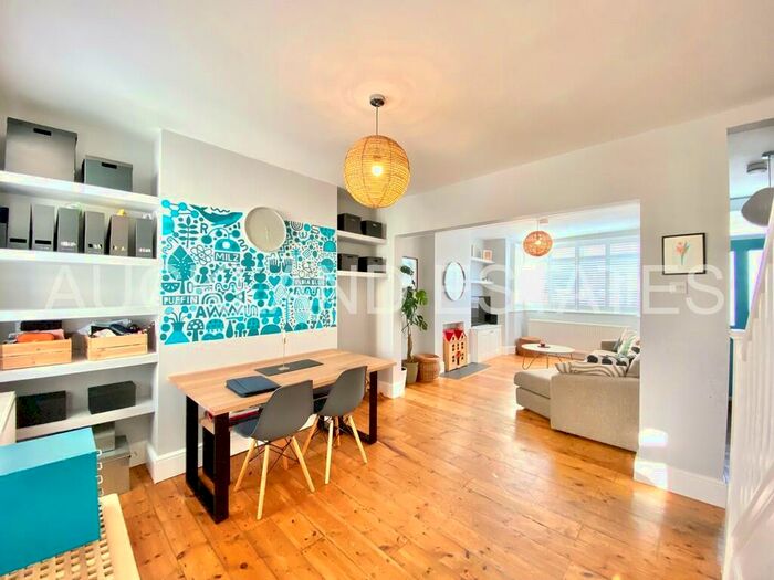 3 Bedroom End Of Terrace House To Rent In Whaley Road, Potters Bar, EN6