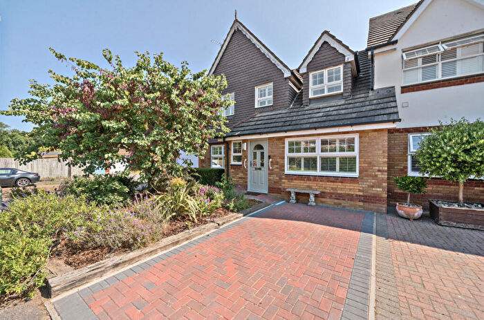 4 Bedroom Semi-Detached House For Sale In Barker Close, Arborfield, Reading, Berkshire, RG2