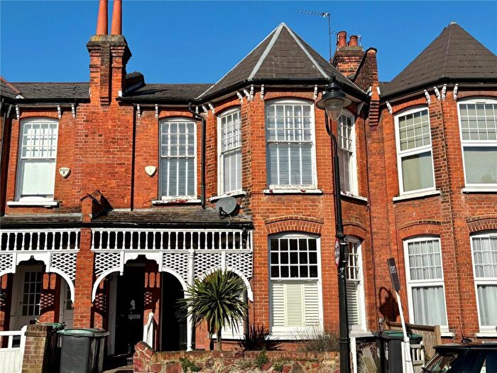 3 Bedroom Apartment For Sale In Hillfield Park, London, N10