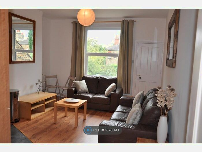 4 Bedroom Maisonette To Rent In Villiers Road, Kingston Upon Thames, KT1