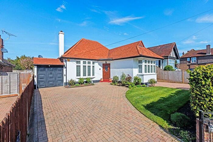 3 Bedroom Bungalow For Sale In Elmcroft Drive, Chessington, KT9