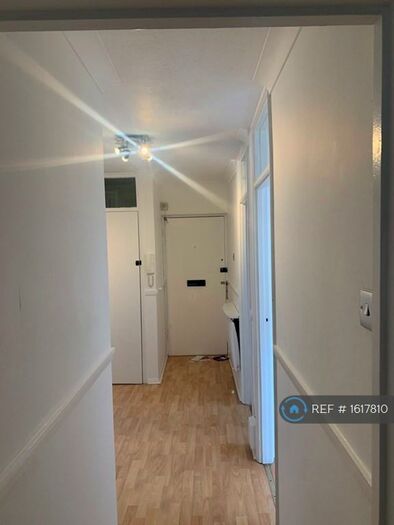2 Bedroom Flat To Rent In High Road, London, E18