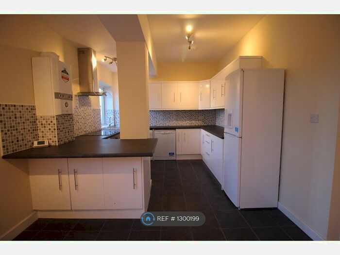 2 Bedroom Flat To Rent In Roberts Mews, Orpington BR6