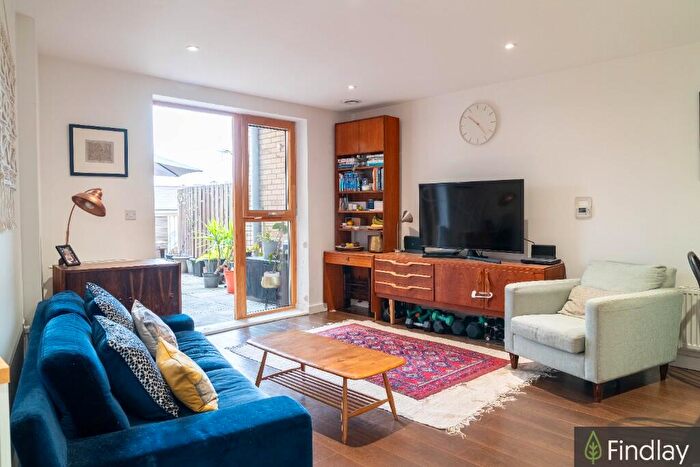 2 Bedroom Apartment For Sale In Bocking Street, London, E8